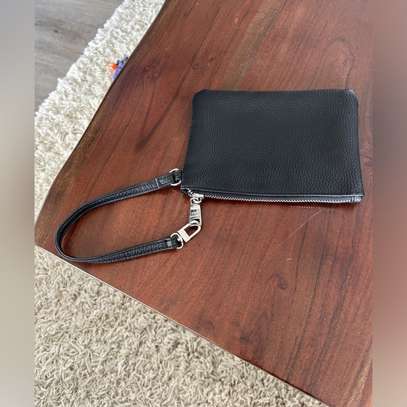 Steve Madden Black Pebbled Wristlet - Picture 10 of 12